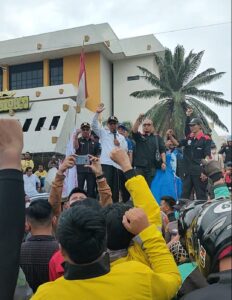 Ketua DPRD Lampung Mingrum Gumay Terima dan Berdialog Dengan Pengunjuk Rasa ‘Gedor Lampung