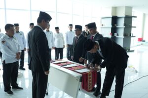 Rektor UIN RIL Lantik Dua Dekan Fakultas Baru dan Ketua LPM