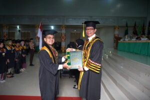 Bahas Isu Ketimpangan Sosial, Skripsi Terbaik Wisuda Periode II UIN RIL