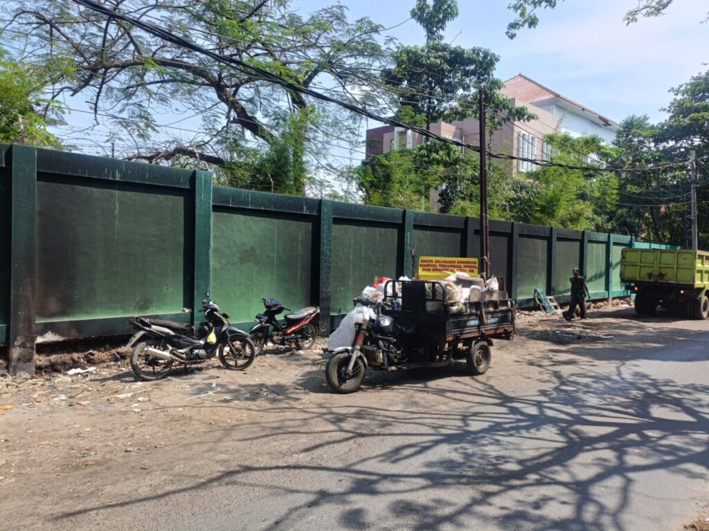 UPTD Sukarame Gencarkan Upaya Atasi Sampah Liar di Belakang Kampus UIN Raden Intan Lampung