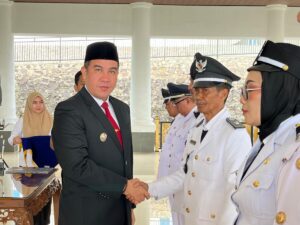 Pastikan Roda Pemerintahan Desa Dan Pelayanan Masyarakat Berjalan Optimal Bupati Dendi Lantik Enam PJ. Kepala Desa