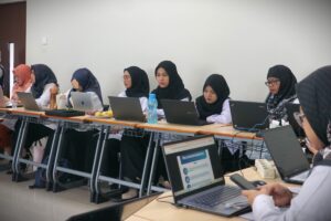Siapkan Dosen Bilingual, Fakultas Saintek UIN RIL Gelar EMI Training