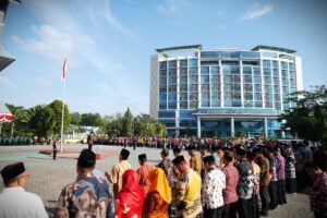 Peringati HUT RI ke-80, 32 ASN UIN RIL Terima Tanda Kehormatan Satyalencana Karya Satya