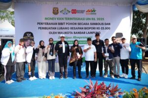 Bertepatan Hari Konservasi Alam Nasional, Monev KKN UIN RIL Tanam Bibit Pohon dan Buat Biopori ke-23.500 di Bandar Lampung