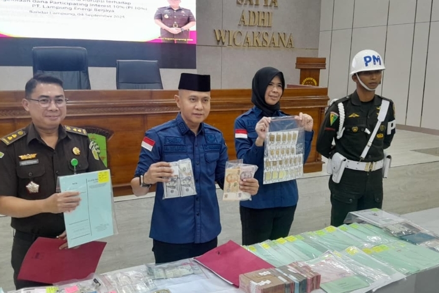 ‎Mantan Gubernur Lampung Diperiksa Kejati, Total Aset 38,5 Miliar Dugaan Korupsi Disita