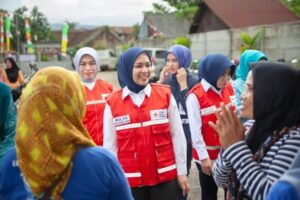 Harga Terjangkau, Warga Antusias Sambut Pasar Murah PMI Lampung di Pesawahan
