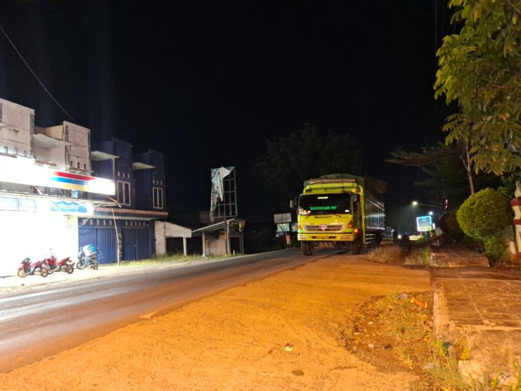 Truk Batu Bara Sering Rusak Di Tengah Jalan, Warga Serta Pengguna Jalan Merasa Resah!