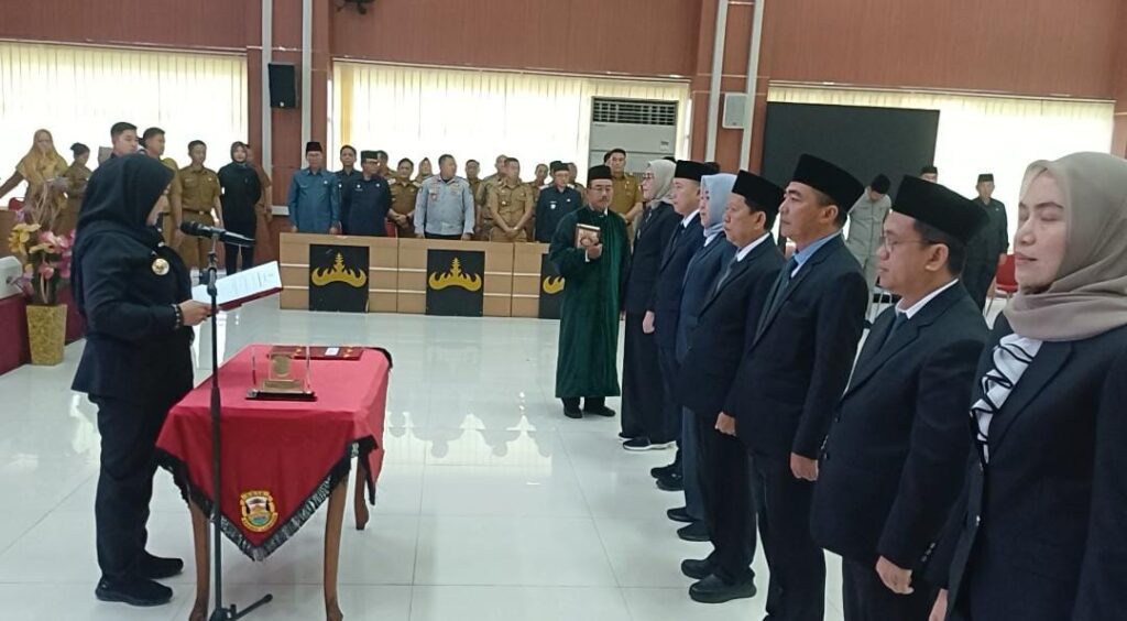 Wali Kota Eva Dwiana Lantik 7 Pejabat Eselon II