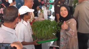 Pemkot Bandar Lampung Bagikan Bantuan Alat Pertanian untuk Jaga Ketahanan Pangan