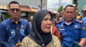 Walikota Eva Dwiana Kunjungi Kediaman Warga Kebakaran di Kelurahan Bumi Waras