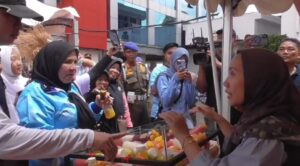 Dukung Ekonomi Lokal, Walikota Eva Dwiana Ramaikan Taman UMKM Bung Karno