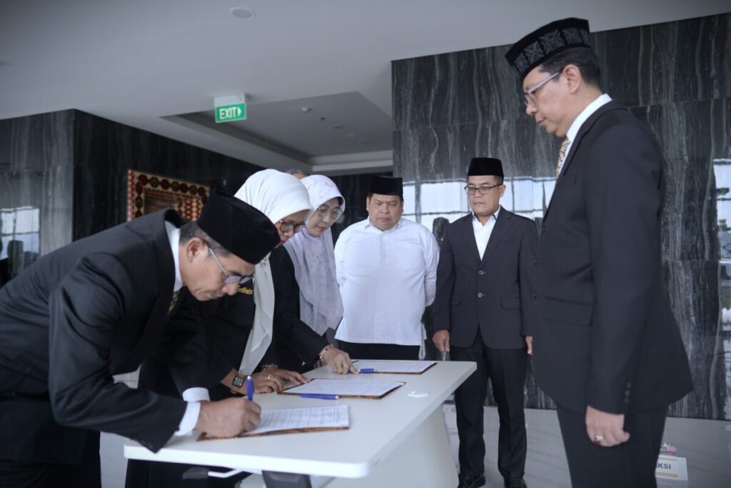 Rektor UIN RIL Lantik Tiga Pejabat Eselon III