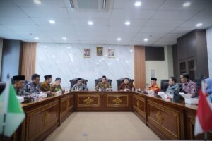 Panitia Penjaringan Bakal Calon Rektor UIN Raden Intan Lampung Serahkan Hasil Verifikasi