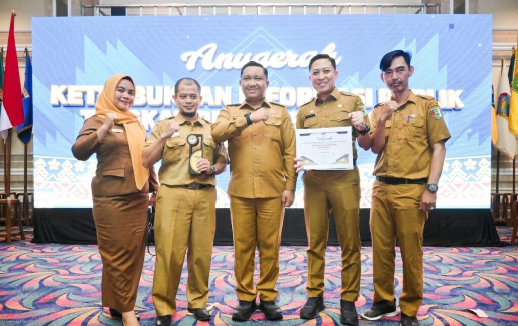 Pesawaran Pertahankan Predikat Informatif pada Anugerah Keterbukaan Informasi Publik Provinsi Lampung 2025
