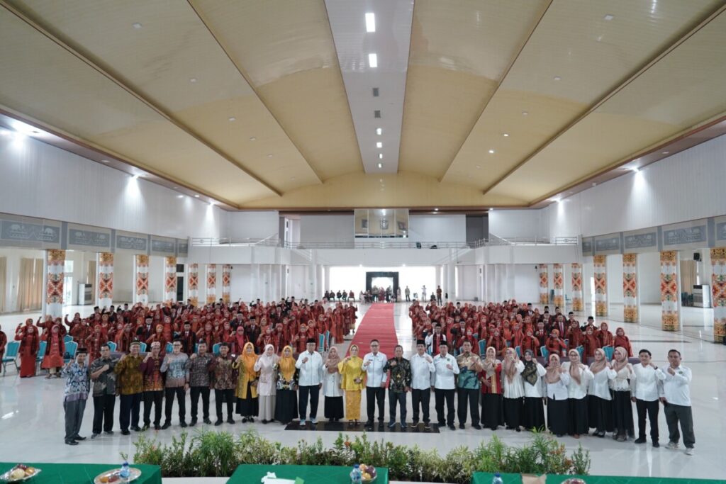 Tersebar Seluruh Indonesia, UIN RIL Kukuhkan 1194 Guru Profesional