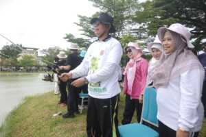 Fun Fishing dan Penanaman Pohon Warnai Dies Natalis ke-57 UIN RIL dan HAB Kemenag ke-80
