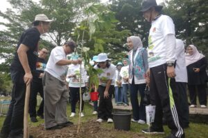 Implementasi Ekoteologi, UIN RIL Gandeng REI Lakukan Penanaman Pohon