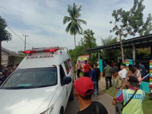 Isak Tangis Menyelimuti kedatangan Jenazah Korban Tenggelam Di Pantai Krui