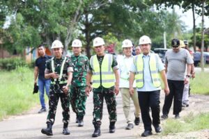 Sinergi Pemda dan TNI, Wabup Anton dan Danrem 043/Gatam Pantau Pembangunan KDMP Desa Sukaraja