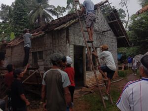 Rumah Reyot Nyaris Ambruk, Warga Taman Rejo Menanti Kepedulian Pemkab Pesawaran