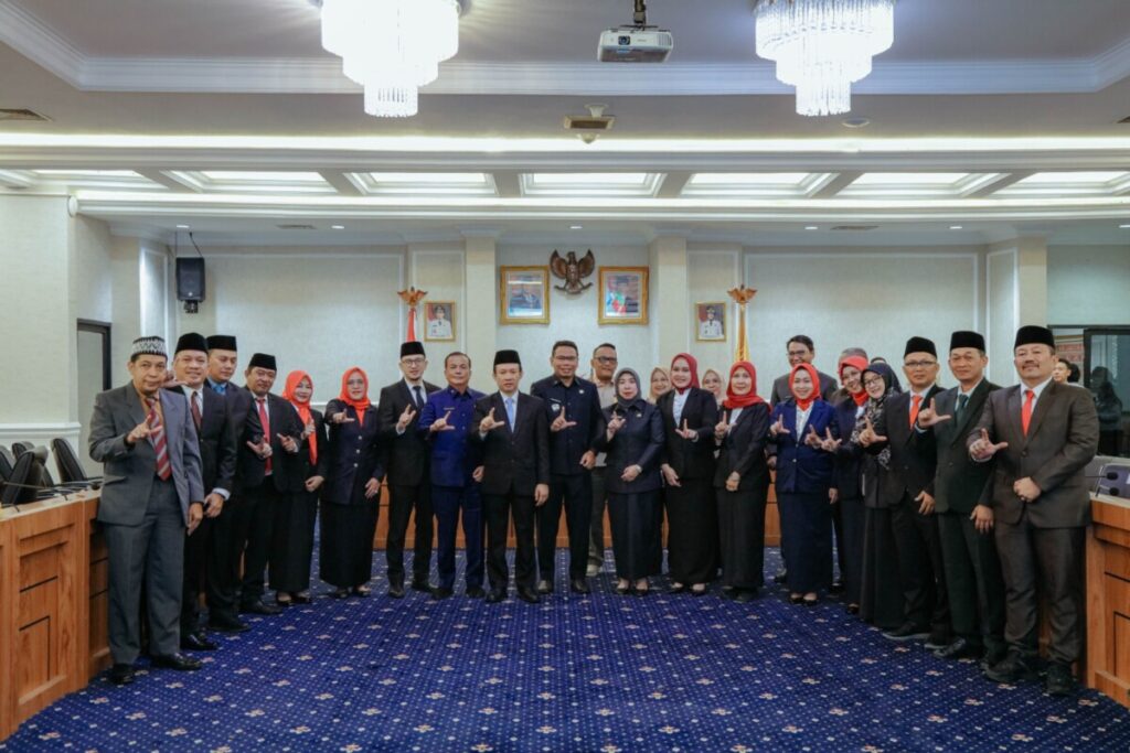 Sekdaprov Lantik dan Ambil Sumpah Jabatan 15 Pejabat Administrator Pemprov Lampung