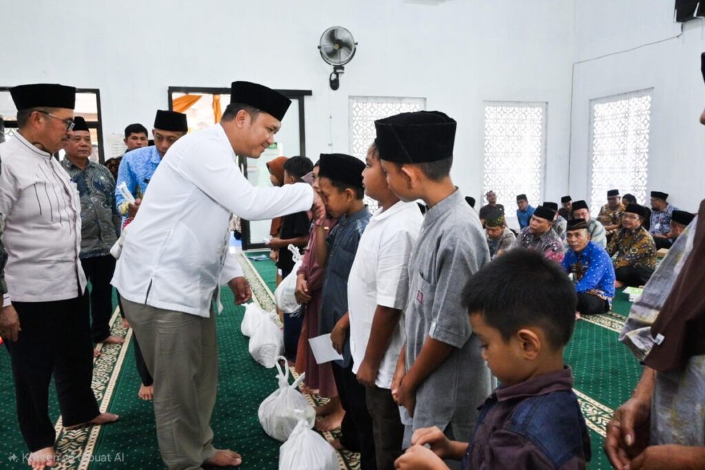 Santunan Anak Yatim Warnai Peringatan Isra Mi’raj Di Masjid Al Muttaqin Pemda Pesawaran