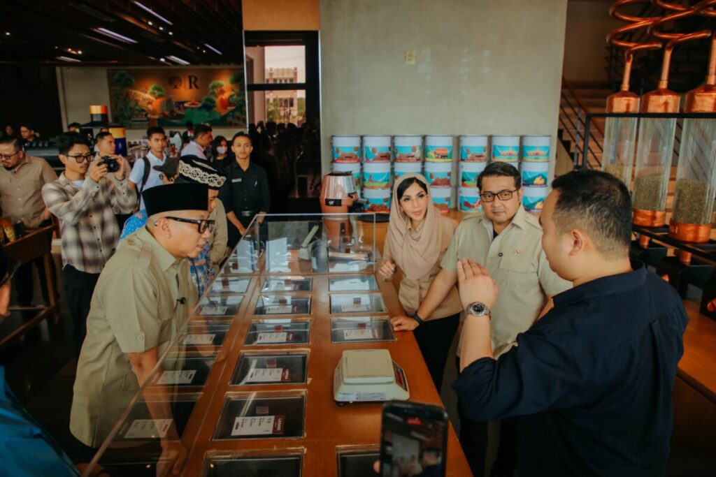 Gubernur Rahmat Mirzani Djausal Dampingi Menteri Ekonomi Kreatif Teuku Riefky Harsya pada Dua Agenda Strategis