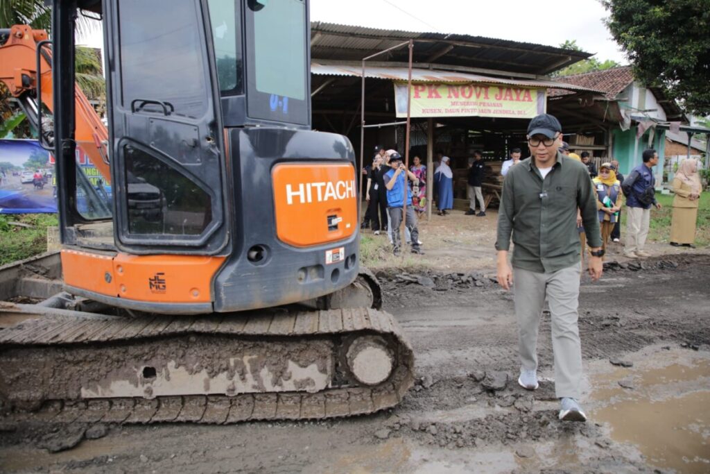 Gubernur Mirzan Tinjau Pemeliharaan Jalan Provinsi, Ruas Jalan Pattimura Kota Metro serta, Ruas Jalan Metro – Kota Gajah