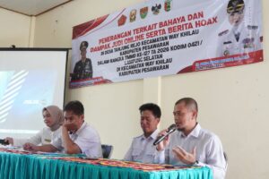 Diskominfotiksan Pesawaran Edukasi Warga Soal Bahaya Judi Online Dan Hoaks Di TMMD Ke-127