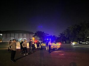 Perang Petasan Di Stadion Sukung Kotabumi: Polisi Turun Tangan