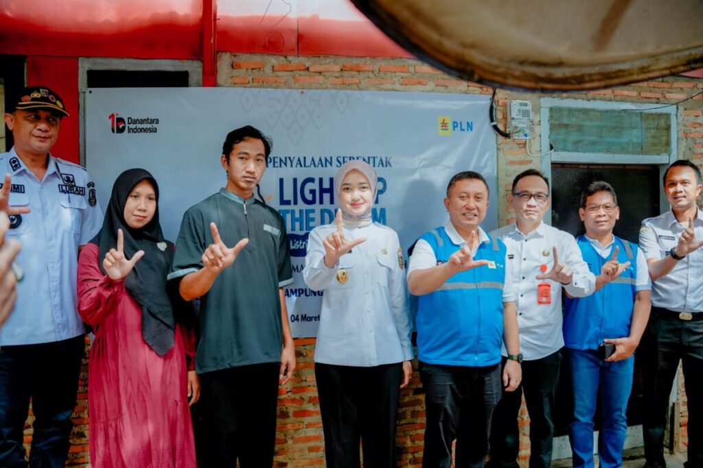Penyalaan Serentak Light Up The Dream, Akses Listrik Gratis Hadirkan Harapan Baru bagi Keluarga Prasejahtera di Lampung