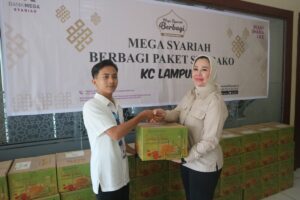 Bank Mega Syariah Lampung Tebar Kebaikan Lewat Pembagian Paket Sembako