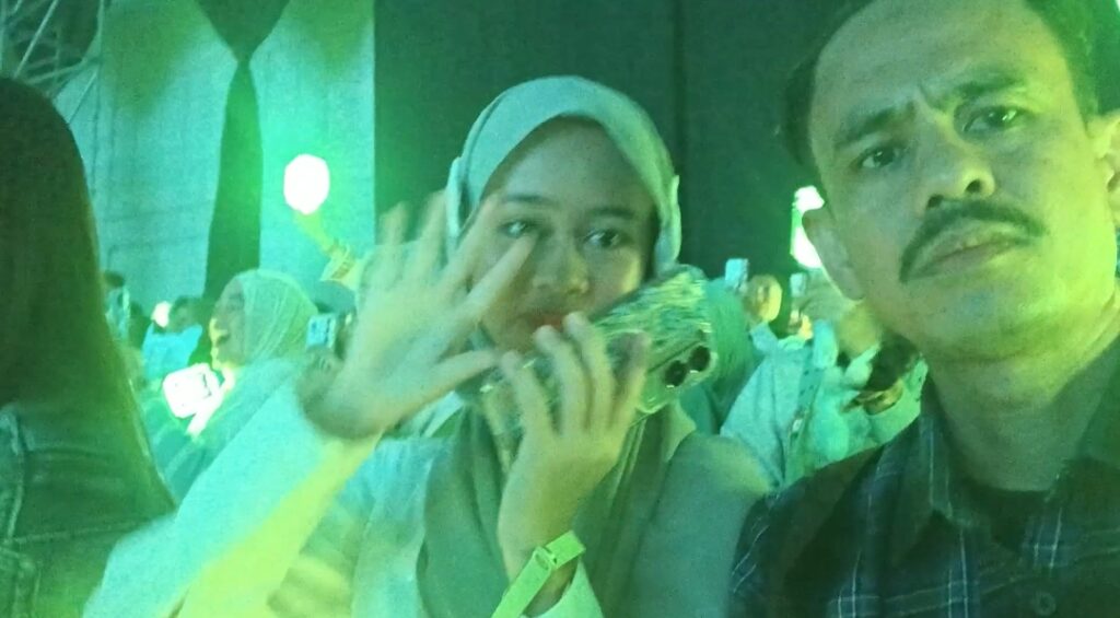 “Hangatnya Nobar K-Pop: Gen Z dan Bapak Gen X Satukan Generasi Lewat ‘Aku Pernah di Sini’”