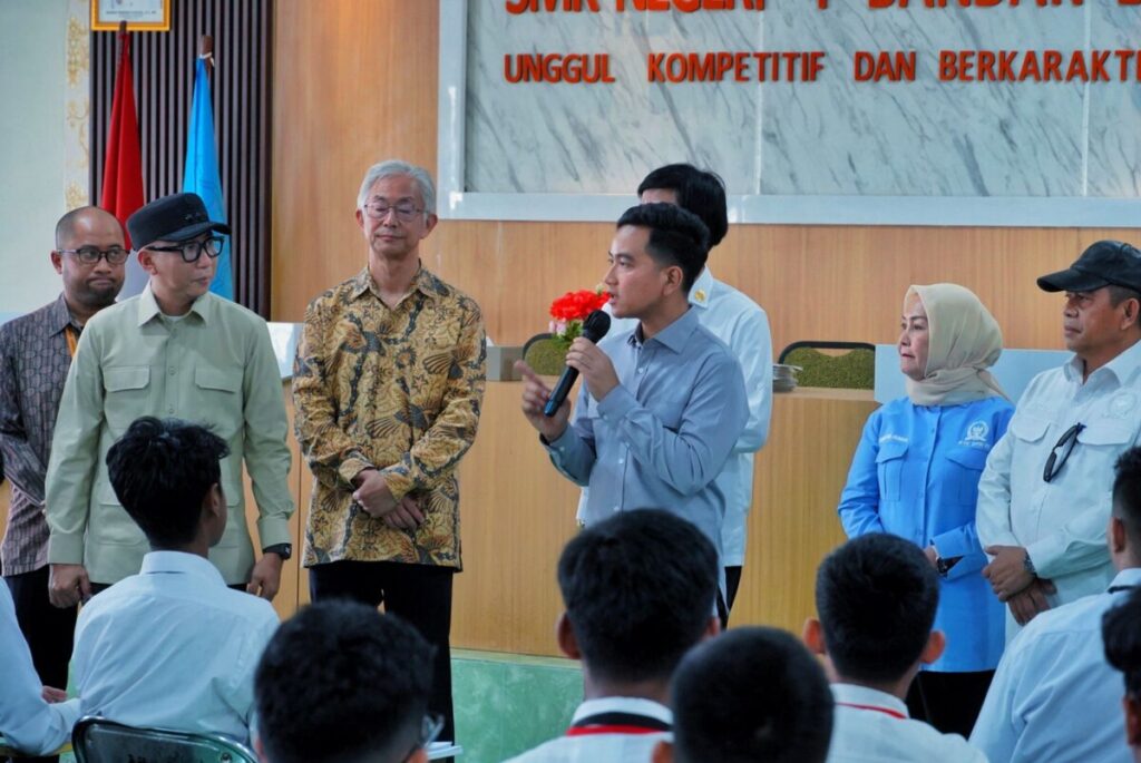Wapres Gibran Tinjau Pembelajaran Vokasi di SMKN 4 Bandarlampung, Gubernur Berharap Lampung Menjadi Lokasi Tes N4 Jepang 