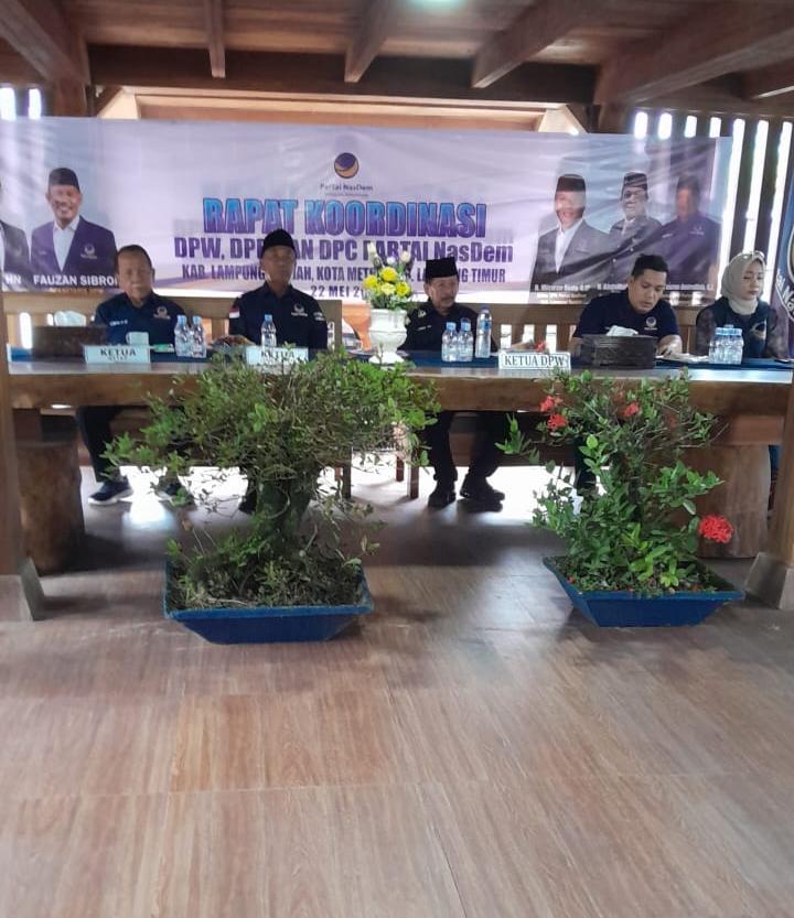 Herman H.N Serahkan Bantuan Dana Operasional untuk DPC Nasdem Lampung Tengah, Lampung Timur, dan Kota Metro