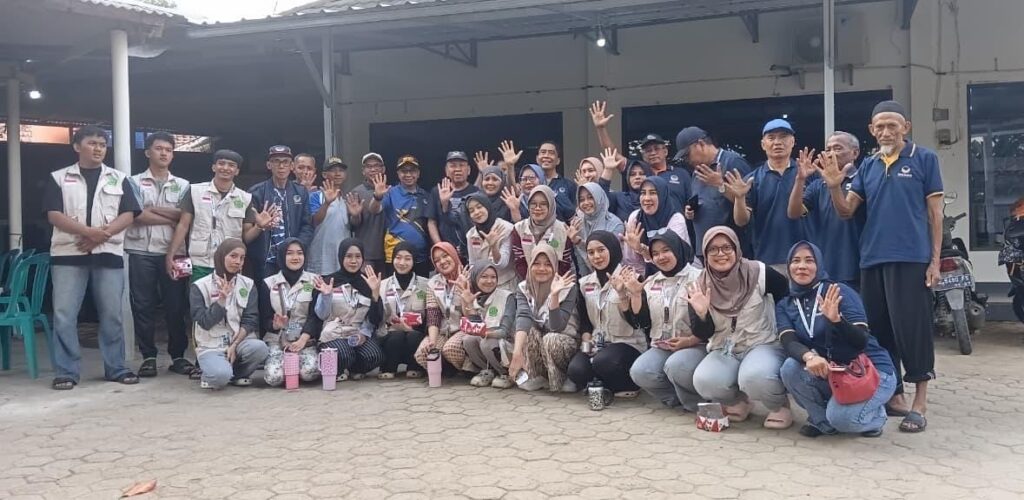 NasDem Metro Guncang Purwosari Bersih Masjid Cukur Gratis Warga Tumpah Ruah Sangat Antusias