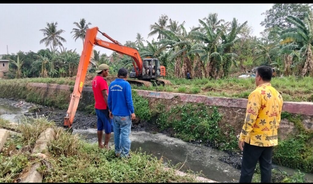 Satgas Gabungan Bersihkan dan Keruk Sungai Way Awi dan Way Balau, Antisipasi Banjir Dikota Bandarlampung